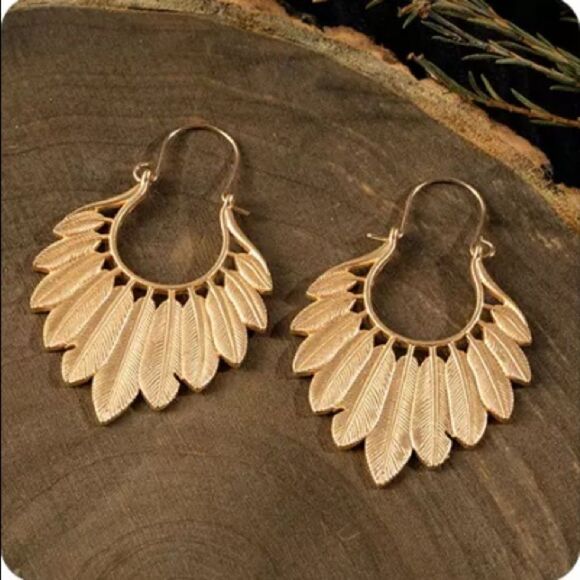 Feather Hoop Earrings Bohemian Boho Filigree Gold - Picture 3 of 4